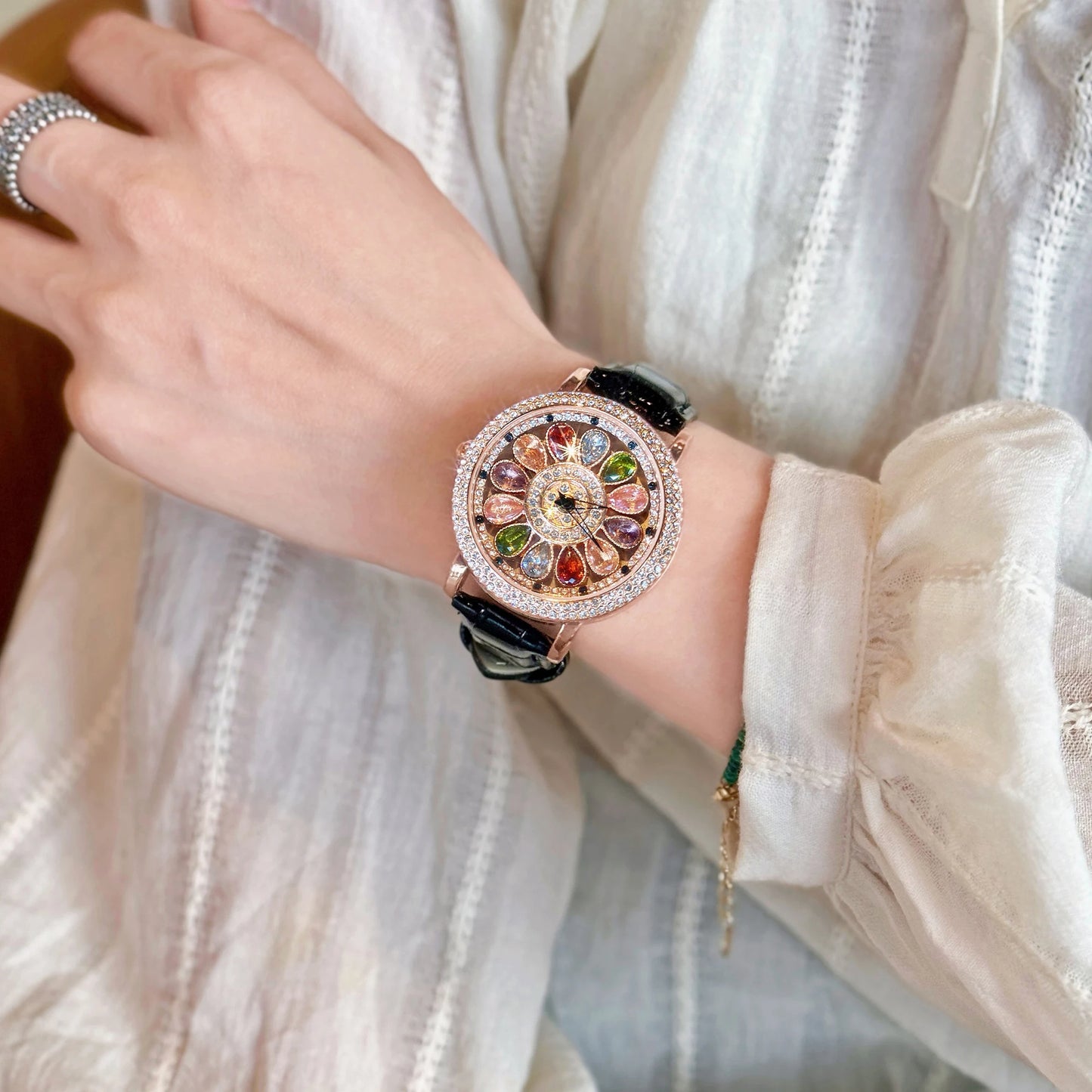 Women's Quartz Watch With Colorful Rhinestone Inlay, Featuring An Alluring Rotatable Dial, Durable